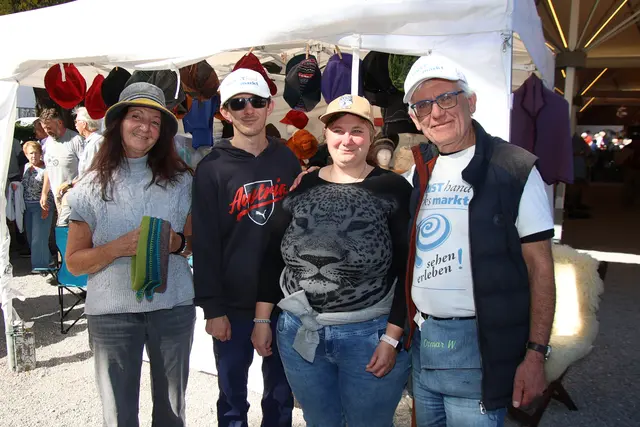 Sigrun Schönberger, Dominik, Dasha und Organisator Otmar Wimmer.