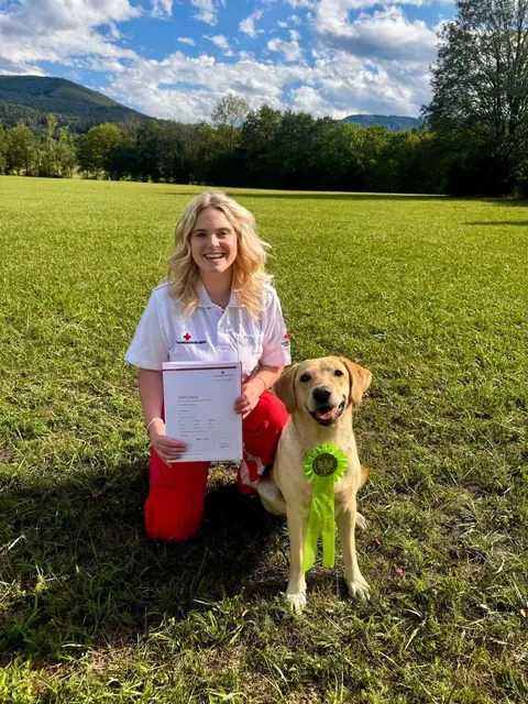Johanna Pommer mit Ellie | Foto: RKNÖ/Suchhundestaffel Lilienfeld – St. Aegyd