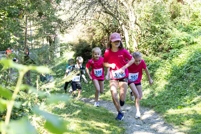 Über 140 Starterinnen und Starter, davon 40 Kinder, waren beim zweiten "Klamm Run" in Donnersbach dabei. | Foto: Zettler