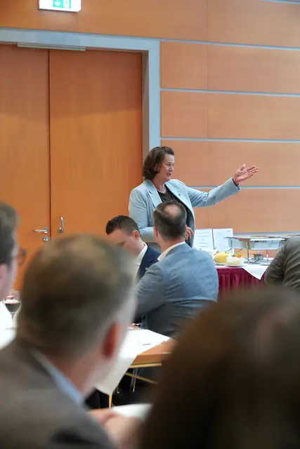 Landtagsabgerdnete Edith Mühlberghuber führte durch den Landtag. | Foto: FPÖ Niederösterreich