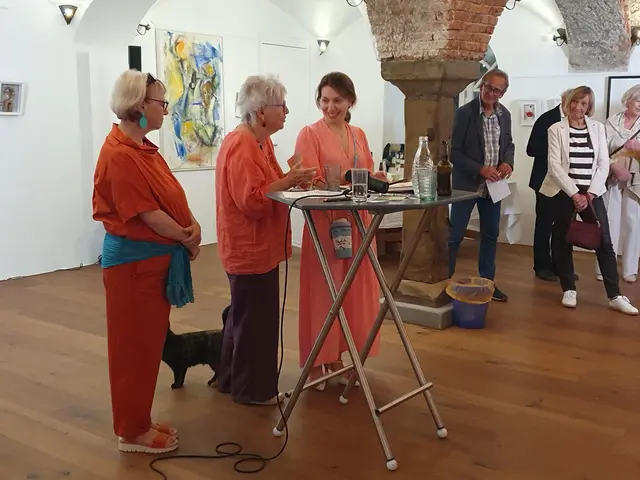 Gerlinde Stropek, Helga Gumplmaier und Sepide Sinaei (v.l.). | Foto: Seidl