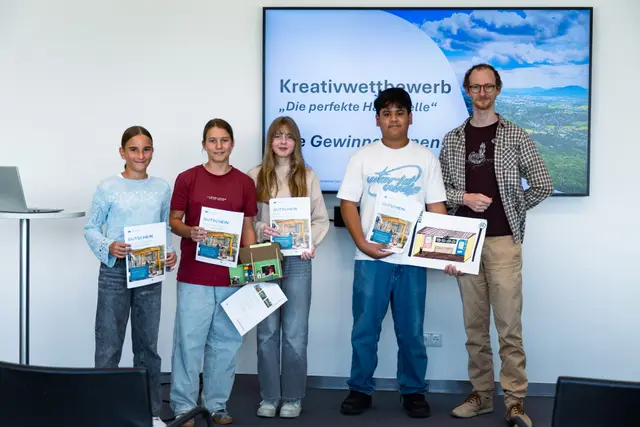 Die drei Mooskirchner Schülerinnen Franziska Eicherl, Maria Fortmüller und Ellena Frühwirth wurden geehrt. | Foto: Regionalmanagement Steirischer Zentralraum