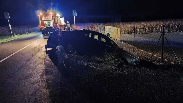 Auto im Straßengraben