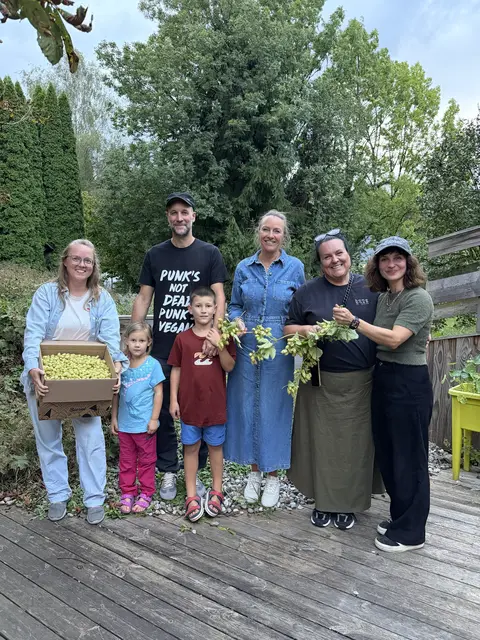 Am Hof "Going Artenreich" wurde der Hopfen gemeinsam geerntet. | Foto: Homebase St. Johann