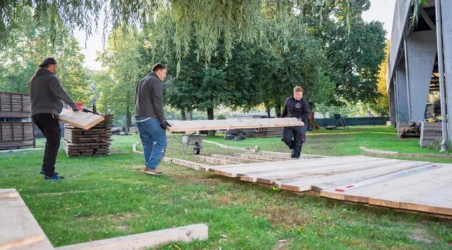 Bis zur Eröffnung am 12. November wird wieder der rund 330 Meter lange Rundkurs entstehen. Derzeit laufen bereits die Aufbauarbeiten.
 | Foto: Stadt Salzburg/Alexander Killer