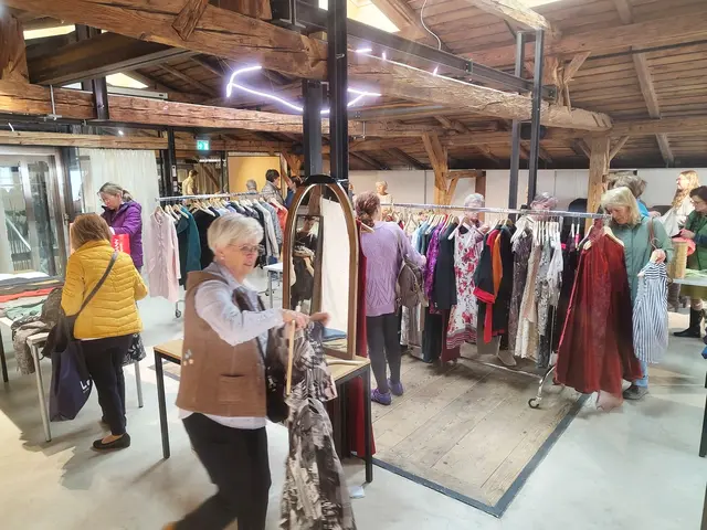 Reges Interesse beim Kleidertauschmarkt | Foto: c) Giesserei Ried