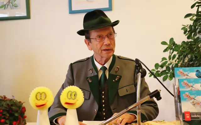 Peter Rinner schreibt humorvolle Geschichten in Semriacher Mundart. | Foto: Edith Ertl