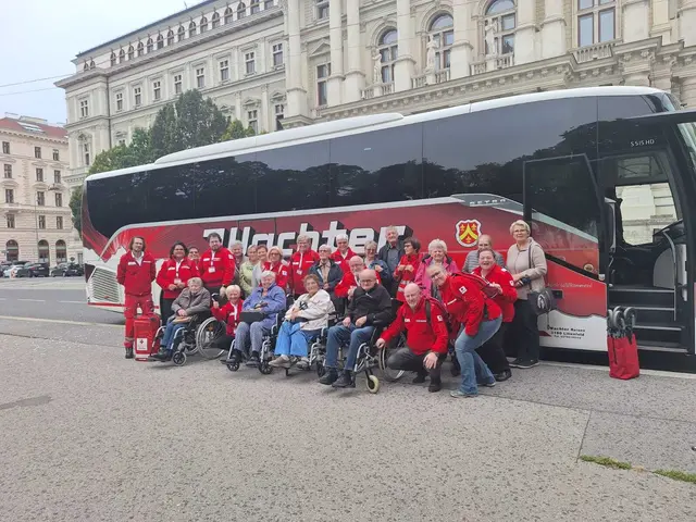 Reisegruppe mit Seniorenbetreuern | Foto: RKNÖ/Andrea Scheidl