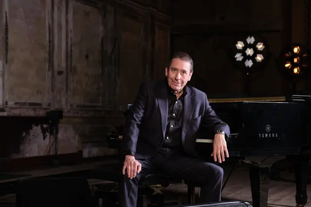 Jools Holland verbindet bei seinem Konzert verschiedene Musikstile. | Foto: BBC Photo Archive