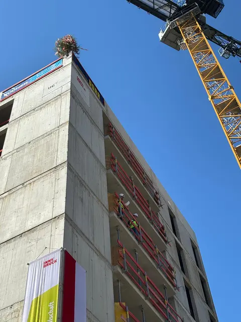 Firstfeier beim Sandwirt-Areal. | Foto: Königer