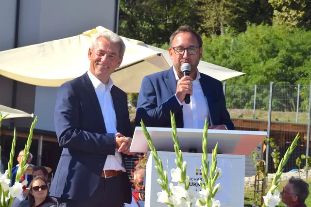 Landtagsabgeordneter Jürgen Dolesch bezeichnete Josef Puchas als "mutigen Visionär".   | Foto: Elisabeth Kloiber/MeinBezirk
