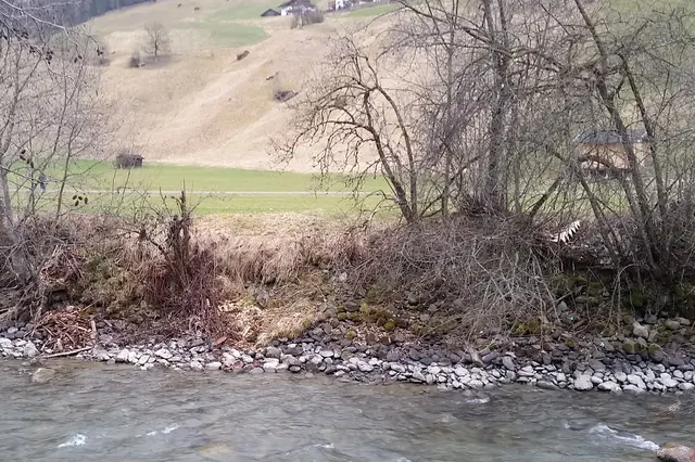 75-Jähriger stürzt in Neustift im Stubaital in die Ruetz. Passanten entdecken den Verletzten im Bachbett. | Foto: Tiroler Bergwacht - Einsatzstelle Stubai