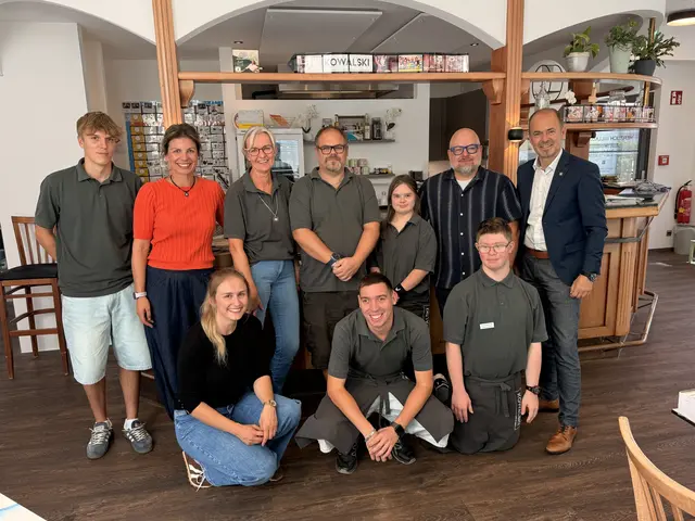Begleitete Mitarbeiterinnen und das interdisziplinäre Team im Café Kowalski. | Foto: Büro NR Josef Hechenberger