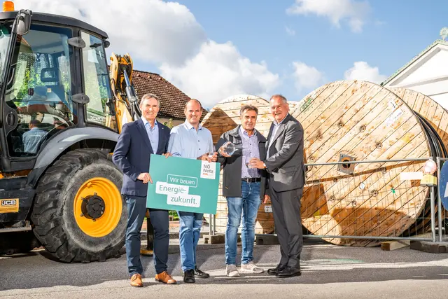 Leiter der Netzregion Ronald Brechelmacher,  Vizebürgermeister Rene Zonschits, Bürgermeister Robert Meißl und EVN Wasser Geschäftsführer Franz Dinhobl. | Foto: EVN / Aigelsreither