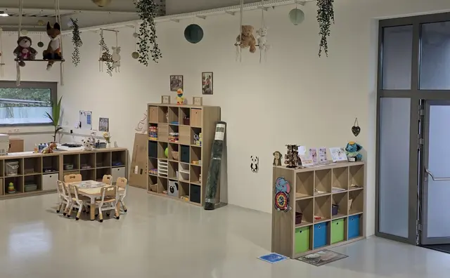 Raum 2.2 ist kindgerecht eingerichtet – hier bietet Claudias Herzenszeit Kinderyoga, Spielgruppen und Familienangebote an. | Foto: www.hallohalle.com