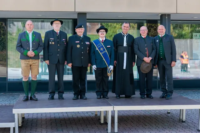 Zahlreiche Ehrengäste waren gekommen, um mit dem Kameradschaftsbund Walding zu gedenken und feiern. | Foto: Mario Siegl