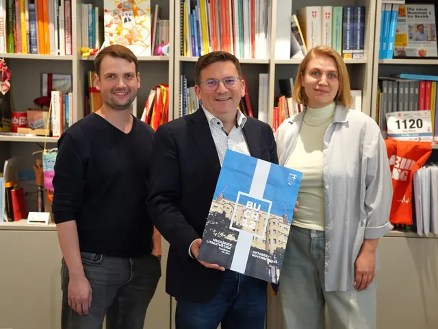 Michael Schüssler, Wilfried Zankl und Zulla Ahmetovic (v. l.) freuen sich auf "Buch12". | Foto: BV 12/Mallinger