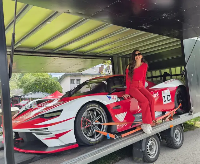 Desiree Schmid verloste bei ihrer Firmenfeier eine Fahrt mit diesem Sportwagen auf dem Salzburg Ring für diesen Sportwagen.