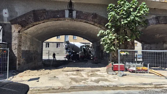 13.08.2026 Betonierung der neuen Fundamente, da war noch Bahnbetrieb