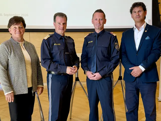 Pressekonferenz im Vaz Krieglach zur Fusionierung der Dienststellen Krieglach und Veitsch: Regina Schrittwieser (Bgm. Krieglach), Gerald Ortner (Landespolizeidirektor), Franz-Kurt Grabenhofer (Bezirkspolizeikommandant), Arno Russ (Bgm. St. Barbara).  | Foto: MeinBezirk/Angelina Koidl