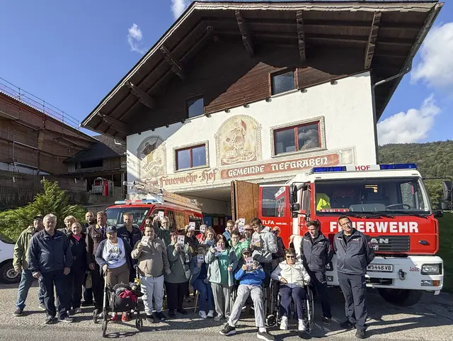 Die Schulung bot Gelegenheit für persönliche Begegnungen und einen lebendigen Austausch zwischen der Lebenshilfe und der Feuerwehr. | Foto: C. Stoxreiter