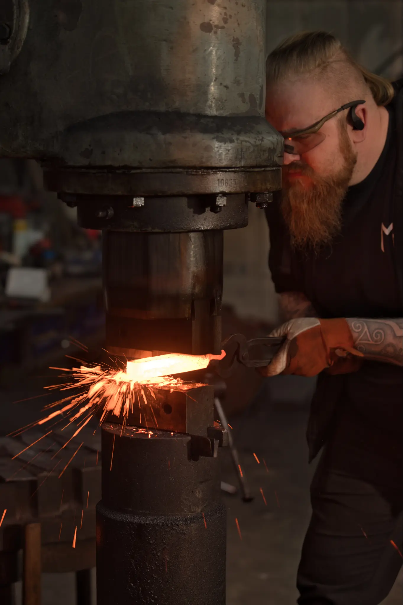 Masterful blade art: Garstner forges unique knives by hand - | Steyr & ...
