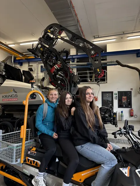 Schülerinnen der Mittelschule Radstadt bei der Berufsorientierung in Obertauern. | Foto: Mittelschule Radstadt