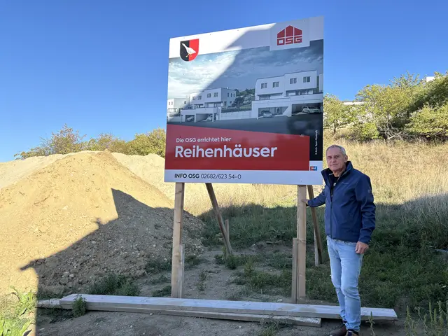 In der Loipersbacher Straße baut die OSG neue Reihenhäuser. | Foto: Jennifer Flechl / MeinBezirk