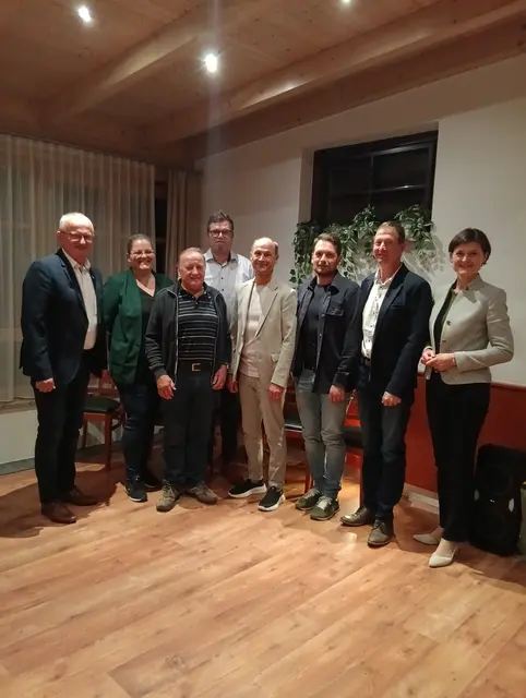 V. l.: Bürgermeister Alois Stadler, Katharina König, Johann Schano, Joachim Fuchs, Walter Labmayer, Michael Ebner, Josef Stöckl und Barbara Prügl. | Foto: ÖVP