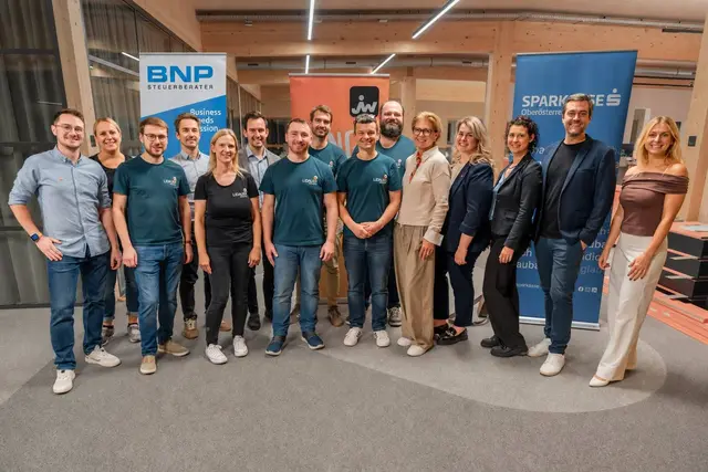 Über eine spannende Veranstaltung freuten sich neben den zahlreichen TeilnehmerInnen das Team der JW Gmunden &amp; Tischlerei Lidauer sowie die Vertreter der JW-Jahressponsoren Sparkasse OÖ &amp; BNP Steuerberatung. | Foto: WKO Gmunden