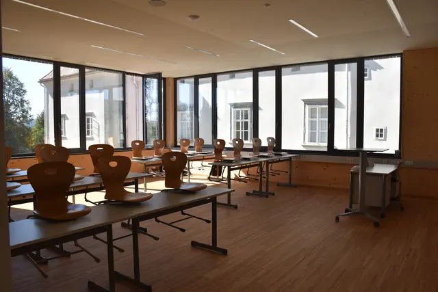 Großzügig gestaltete Klassenräume machen das Lernen wesentlich angenehmer. | Foto: MeinBezirk/W. Fischer