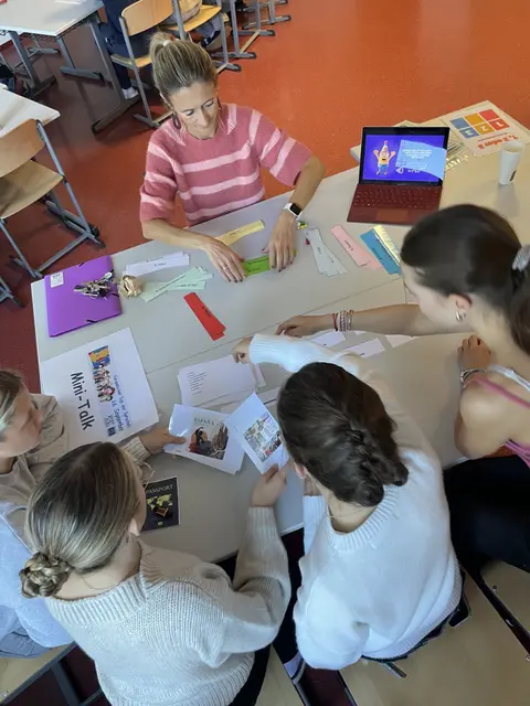 Die Schülerinnen und Schüler konnten an zahlreichen Stationen in unterschiedliche Sprachen hineinschnuppern und spannende Rätsel lösen. | Foto: BG BRG BORG Kurzwiese