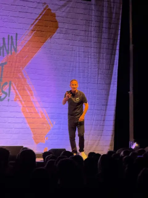 Gernot Kulis gastierte mit seinem Programm "Ich kann nicht anders" in der Bärnbacher Sporthalle. | Foto: Stadtgemeinde Bärnbach