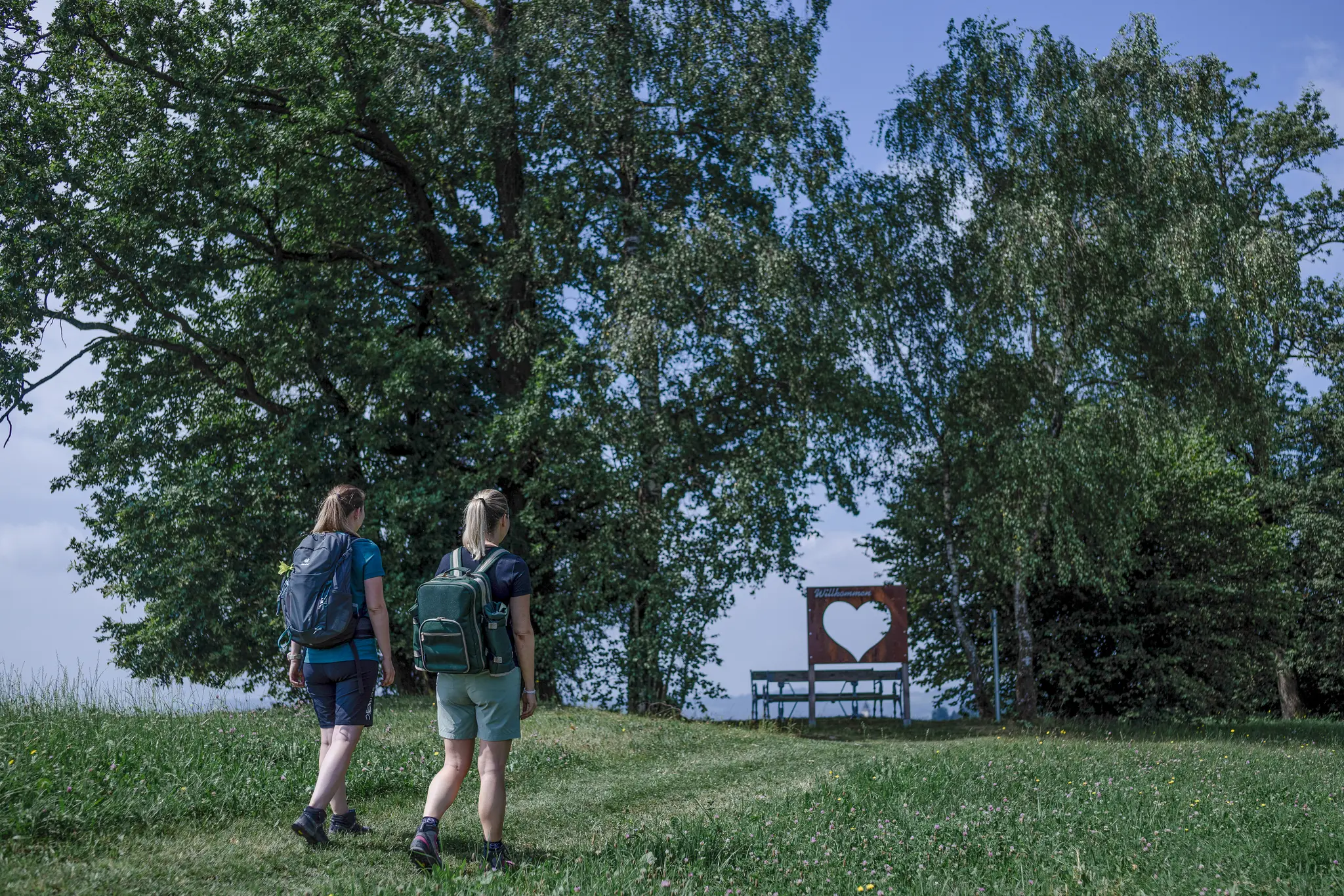 After a successful premiere: Next singles hike in the hiking village - | ...
