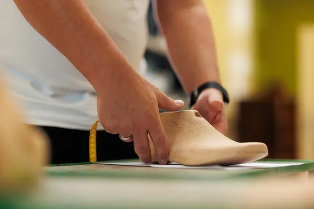 Maßschuhe werden bei der Orthopädie Kloimstein individuell und von Hand angefertigt. | Foto: Kloimstein