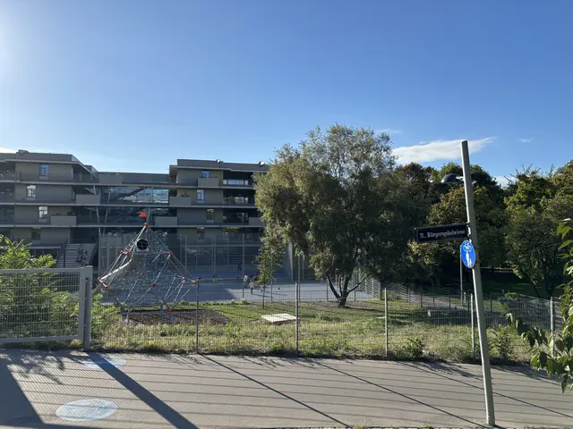 Zwei neue Schulen, unzählige neue Wohnbauten: Die Nutzerinnen und Nutzer des Hyblerparks werden immer mehr.  | Foto: Luca Arztmann/MeinBezirk