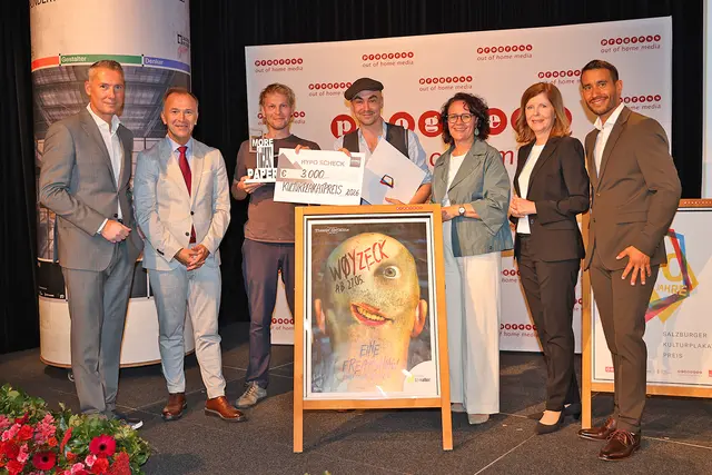 Von links nach rechts: Dominik Sobota, Geschäftsführer Progress Werbung; Bürgermeister Bernhard Auinger; Benjamin Blaikner, Theater der Mitte; Max Pfnür, Schauspieler, Regisseur und Autor; Landesrätin Mag. Daniela Gutschi; ORF-Landesdirektorin Mag. Waltraud Langer; David Nowotny, Prokurist Progress Werbung | Foto: Uwe Brandl