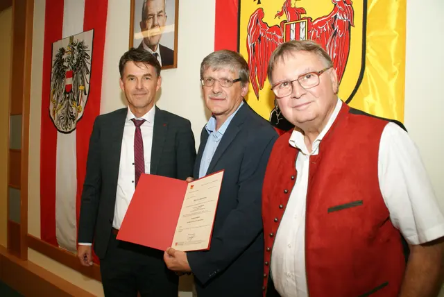 Bezirkhauptmann Harald Dunkl (links), Johann Holzmann und Franz Josef Kern. | Foto: Anna Kaufmann
