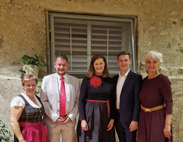 Bildunterschrift: Ursula Heitzer wurde zur neuen Bürgermeisterin von Friesach gewählt. Ebenfalls nur gewählt: Stefan Pachler (1. Vizebürgermeister). Lukas Kernmayer (2. Vizebürgermeister), Irene Buggelsheim (Stadträtin) sowie Silvia Reibnegger (Gemeinderätin) | Foto: SPÖ Friesach
