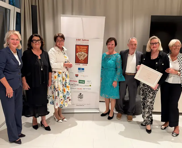 In Velden feierten u.a. Margit Heissenberger (1. v. l.), Elisabeth Scheucher-Pichler (2. v. l.) und LR Beate Prettner (3. v. l.) sowie Lizzi Engstler (2.v.r). | Foto: KK/MarktgemeindeVelden