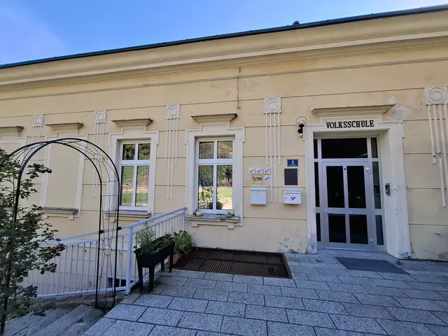 Der Gemeinderat von St. Nikola an der Donau hat in seiner Sitzung am Donnerstag, 1. Oktober 2026, in geheimer Abstimmung mehrheitlich die Schließung der Schule beschlossen.  | Foto: Robert Zinterhof