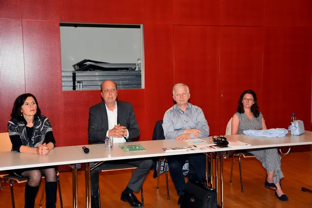 Schon 2023 drohte die Schulschließung in St. Nikola. Foto beim Elternabend.  | Foto: Robert Zinterhof