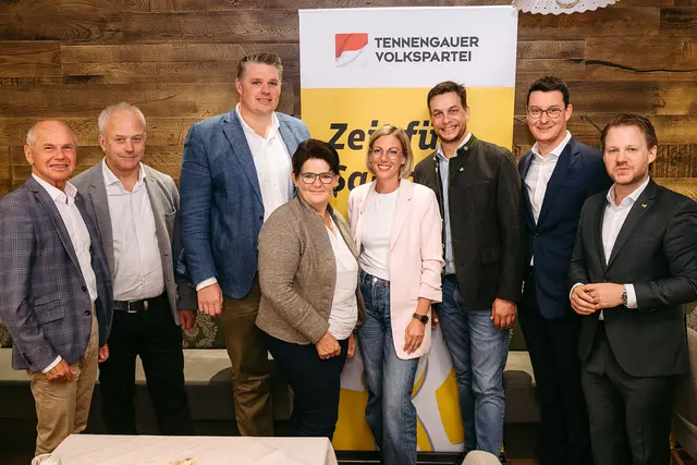 Von links: Christian Stöckl, Wolfgang Auer, Christoph Plauner, Katharina Seywald, Nina Pletschacher, Thomas Gefahrt, Florian Scheicher, Nikolaus Stampfer | Foto: Salzburger Volkspartei/Horn