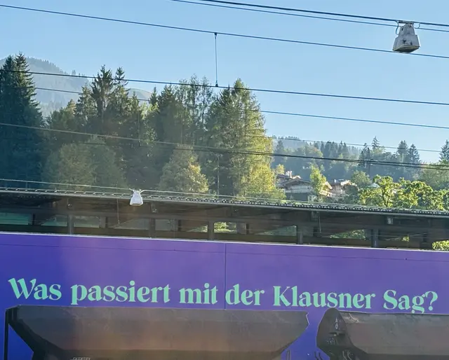 Plakatiert: Was passiert mit der Klausner Sag. | Foto: Klaus Kogler