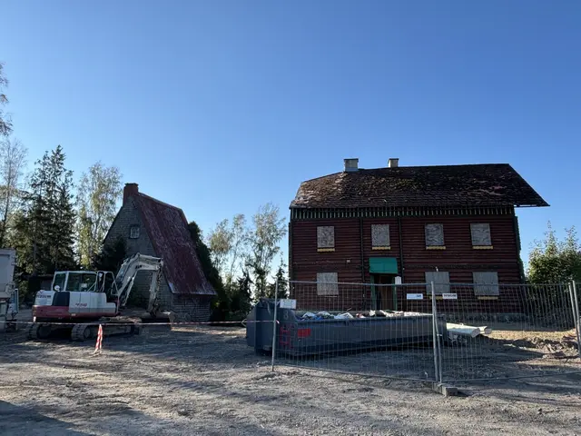 Der verbliebene Bauschutt wurde beseitigt, die alte Turmgaststätte wird nächste Woche abgerissen. | Foto: Franz Gruber