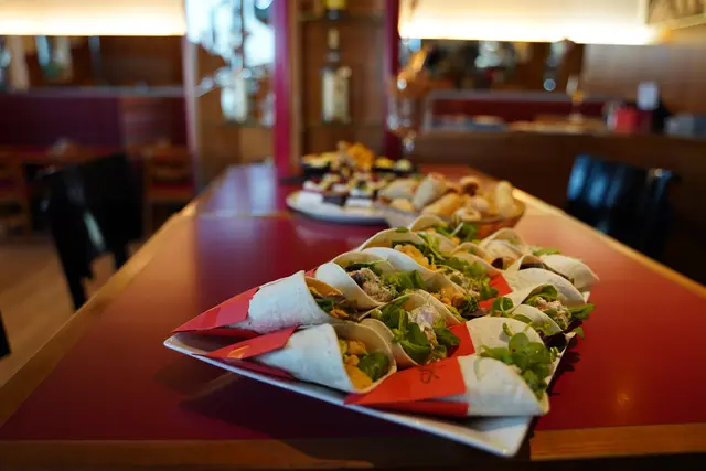 Snacks zur Eröffnung. | Foto: Evi Leutgeb