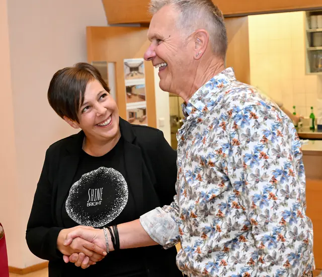 GR Sarah Wieser ist die neue Kassierin, die von Obmann Alois Holjevac herzlich willkommen geheißen wurde. | Foto: Hassl