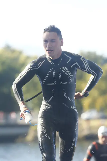 Kurz nach dem Schwimmen schossen Dominik Fink Krämpfe ein. | Foto: Fink