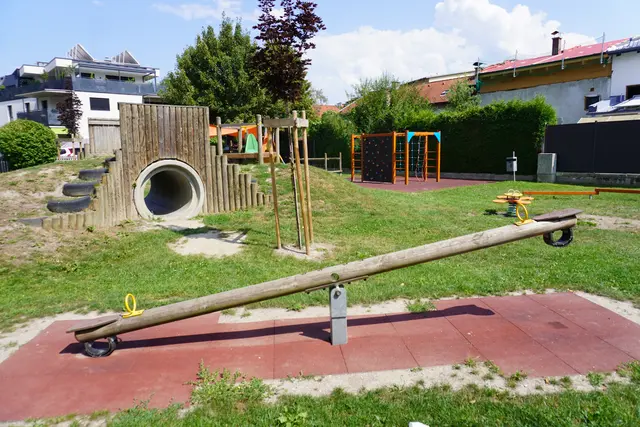 Der Spielplatz in der Friedenssiedlung punktet durch seine Lage mit im Wohngebiet.  | Foto: AMG