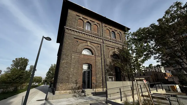 Der sanierte Wasserturm steht am Rand der Freien Mitte im Nordbahnviertel. | Foto: Andreas Pölzl/MeinBezirk